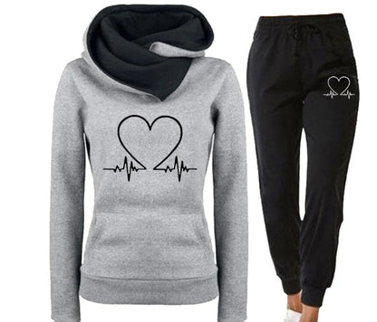 Completo Sportivo con Cuore – Stile Romantico e Comfort Assoluto