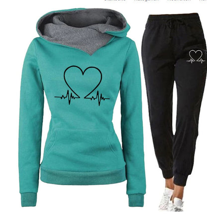 Completo Sportivo con Cuore – Stile Romantico e Comfort Assoluto